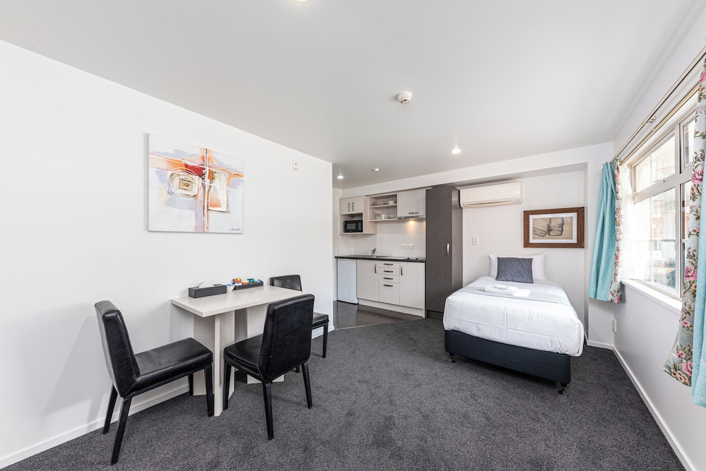 Standard Suite, 1 Bedroom photo 3