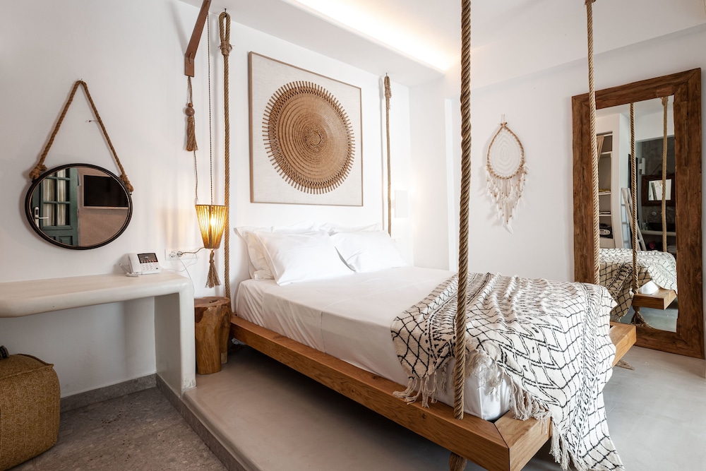 Design Suite, 1 Queen Bed with Sofa bed, Patio photo 3