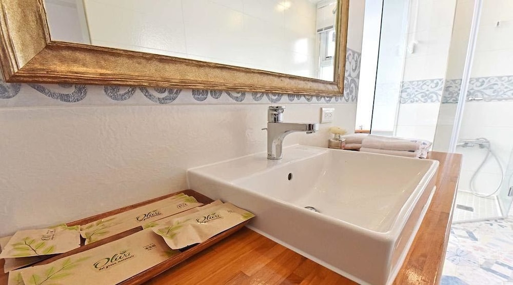 201 Quadruple Room - Photo 7