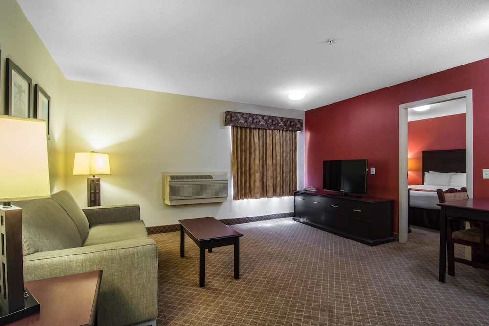 Suite, 1 Queen Bed - Photo 3