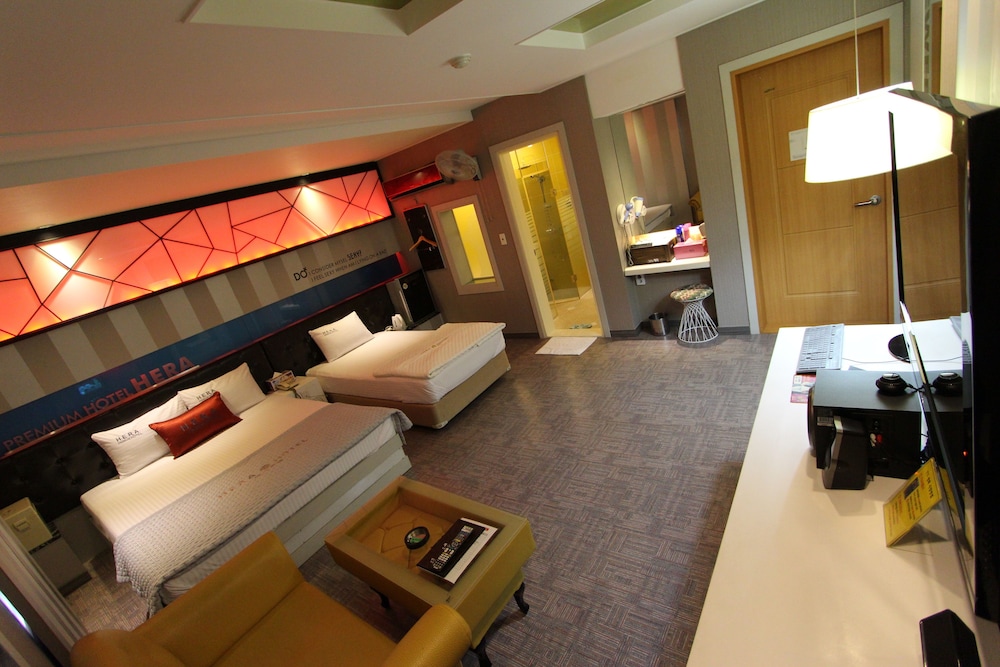 Twin Room - Photo 6