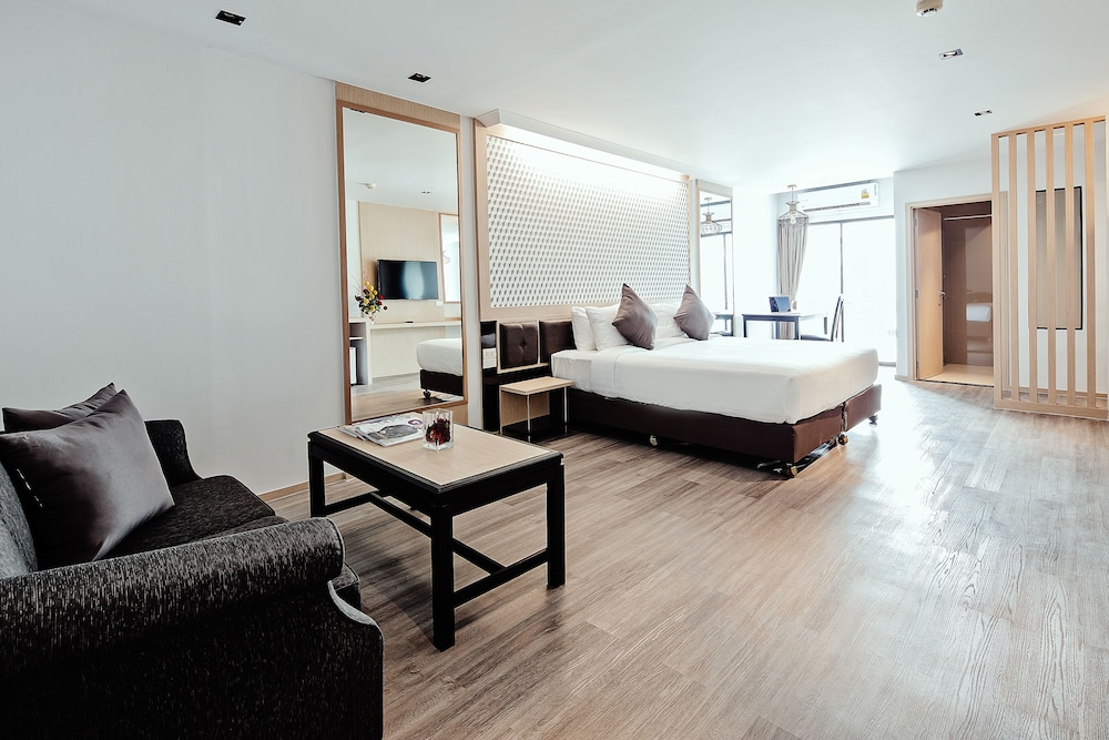 TRIPLE Family Room