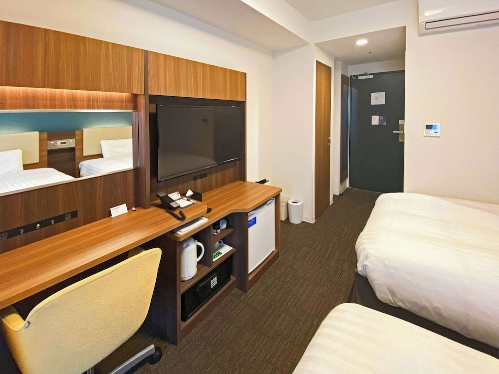 Room, Multiple Beds, Non Smoking thumbnail 5