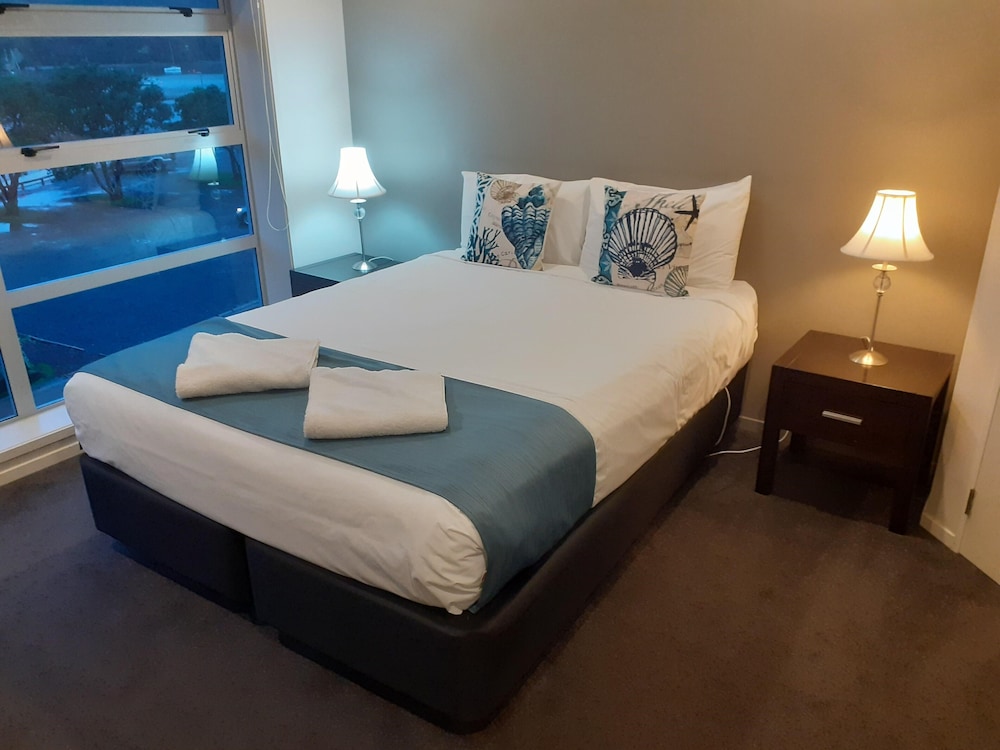 Standard Apartment 1 Bedroom, Non Smoking, Kitchen (Partial View/Pool) photo 2
