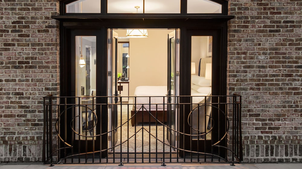 Deluxe Room, 1 King Bed, Balcony photo 3