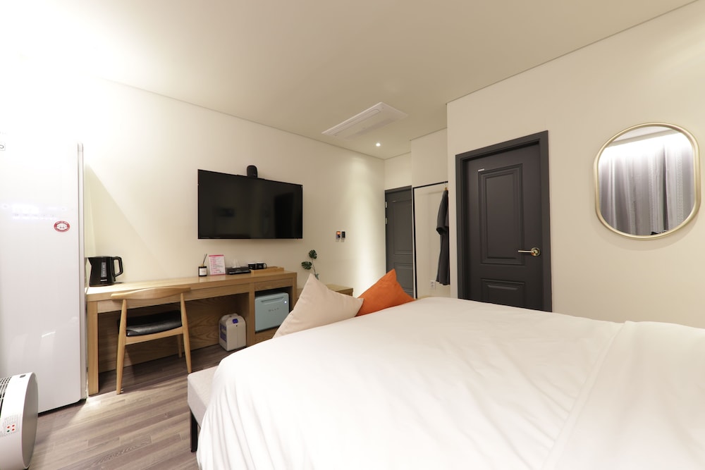 Premium Room - Photo 4