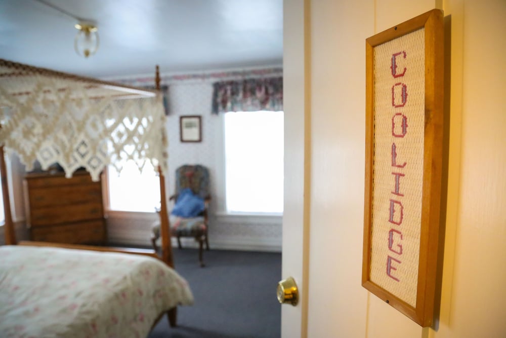 Room, 1 King Bed, Fireplace photo 2