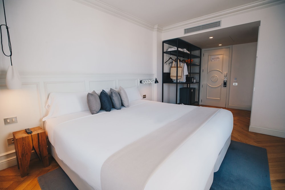 Deluxe Room, Non Smoking, City View