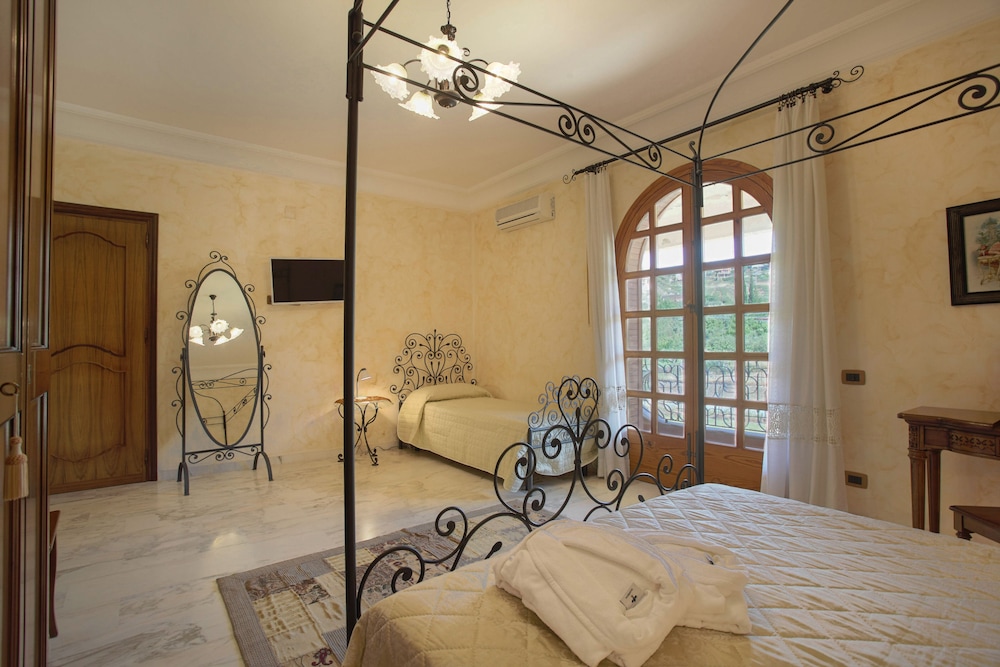 Triple Room with Terrace, Countryside View - Photo 1