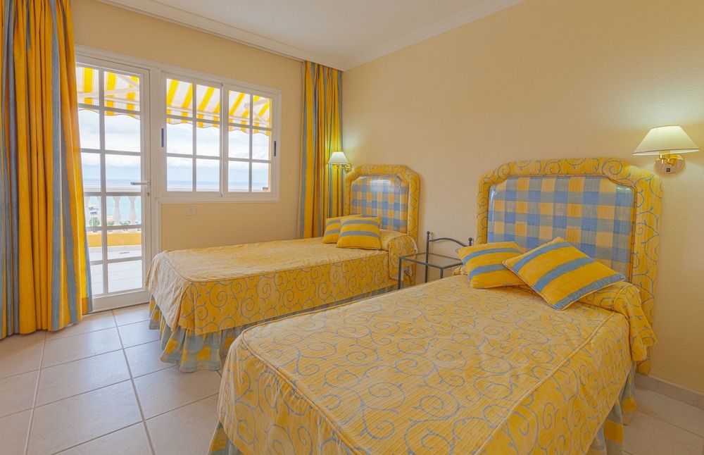 Standard Apartment, 3 Bedrooms, Terrace, Sea View photo 2