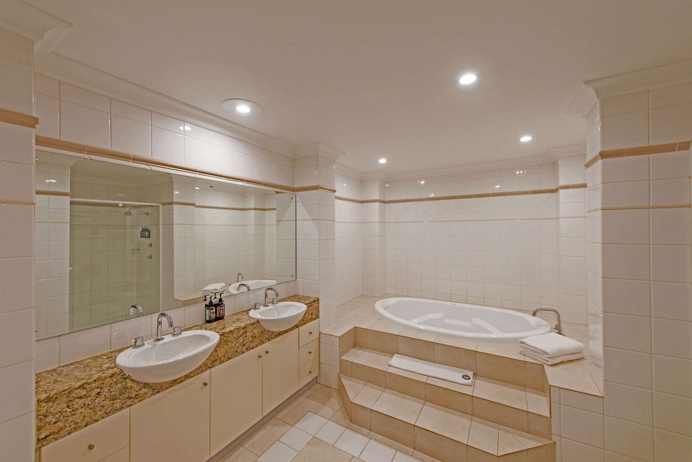 One Bedroom Spa Apartment - Photo 15