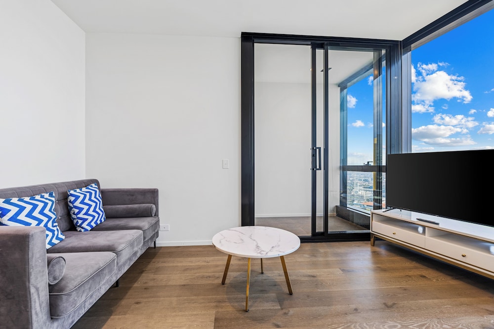 One Bedroom Apartment - Sky High - Photo 9