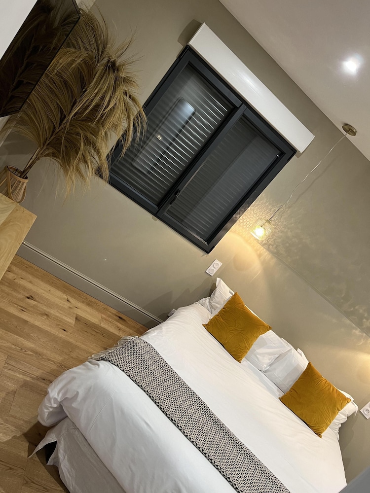 Deluxe Apartment, Ensuite - Photo 10