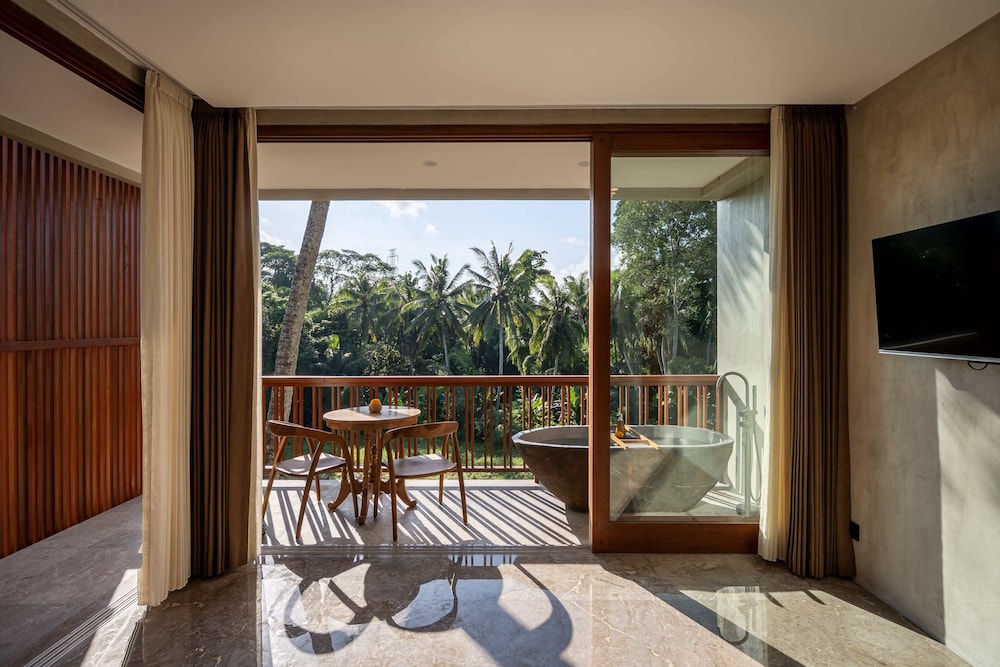 Suite Room Jungle View thumbnail 6