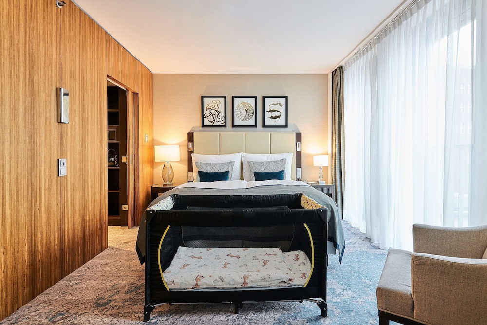 Superior Suite, 1 King Bed with Sofa bed, Balcony - Photo 5