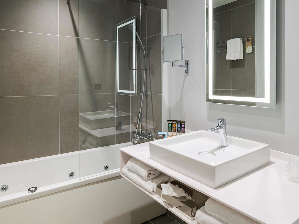 Executive Room, 1 Double Bed with Sofa bed - Photo 6