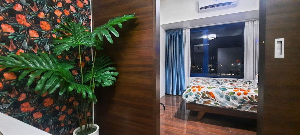 City Apartment, 1 Queen Bed with Sofa bed, Kitchen, City View photo 2