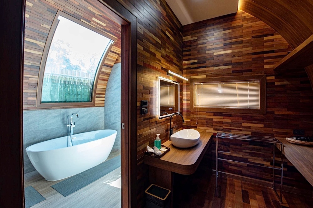 Executive Room, Balcony, River View - Photo 5