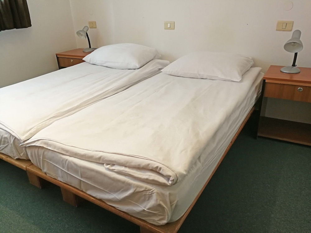 Economy Double Or Twin Room photo 1