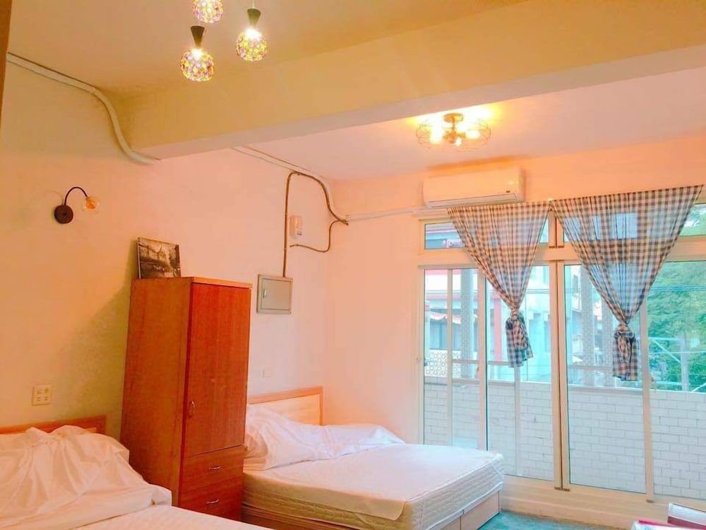 Basic Quadruple Room, 2 Queen Beds photo 1