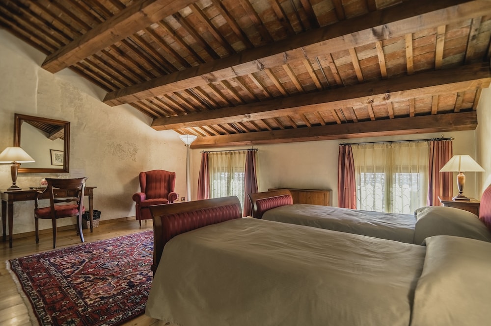 Deluxe Double Room, 2 Twin Beds - Photo 5