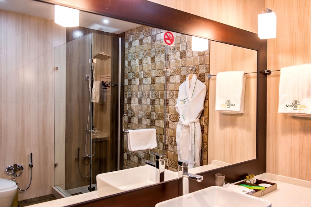Deluxe Double or Twin Room - Photo 8