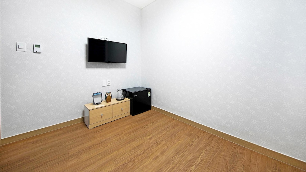 Basic Room, 1 Bedroom (103 ( No cooking )) - Photo 4