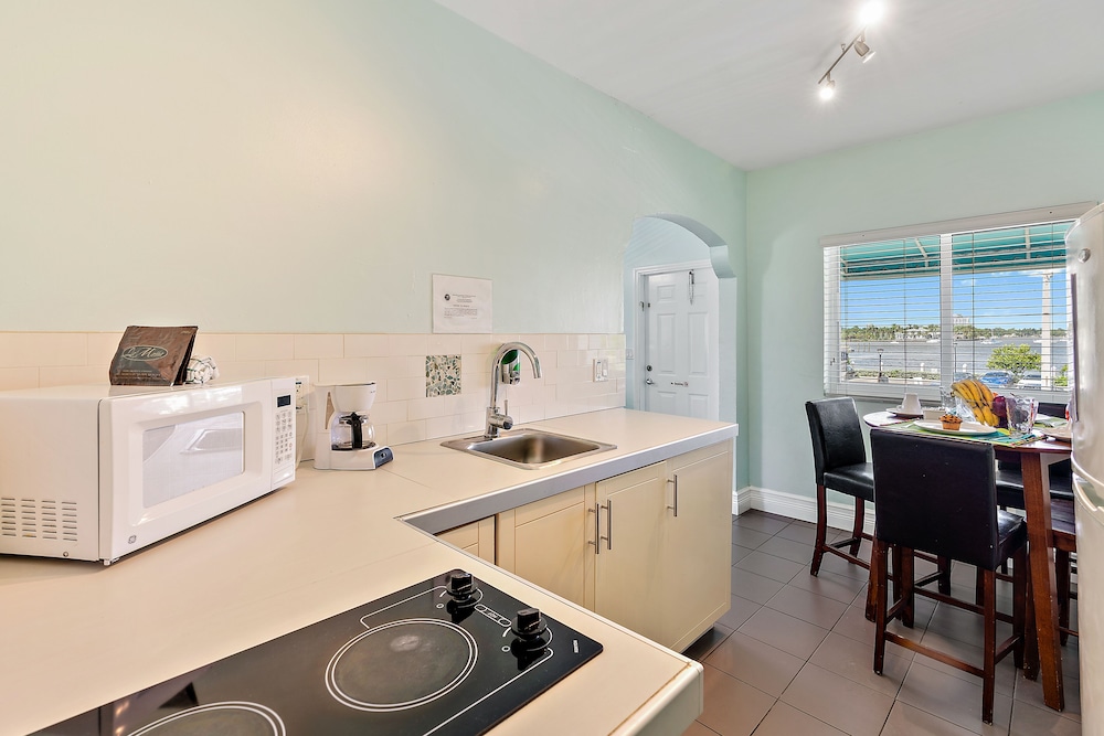 Standard Suite, 1 Bedroom - Photo 10