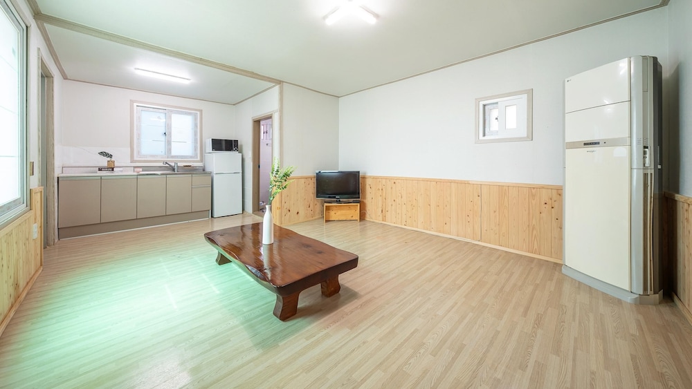 Basic Room, 1 Bedroom (A)