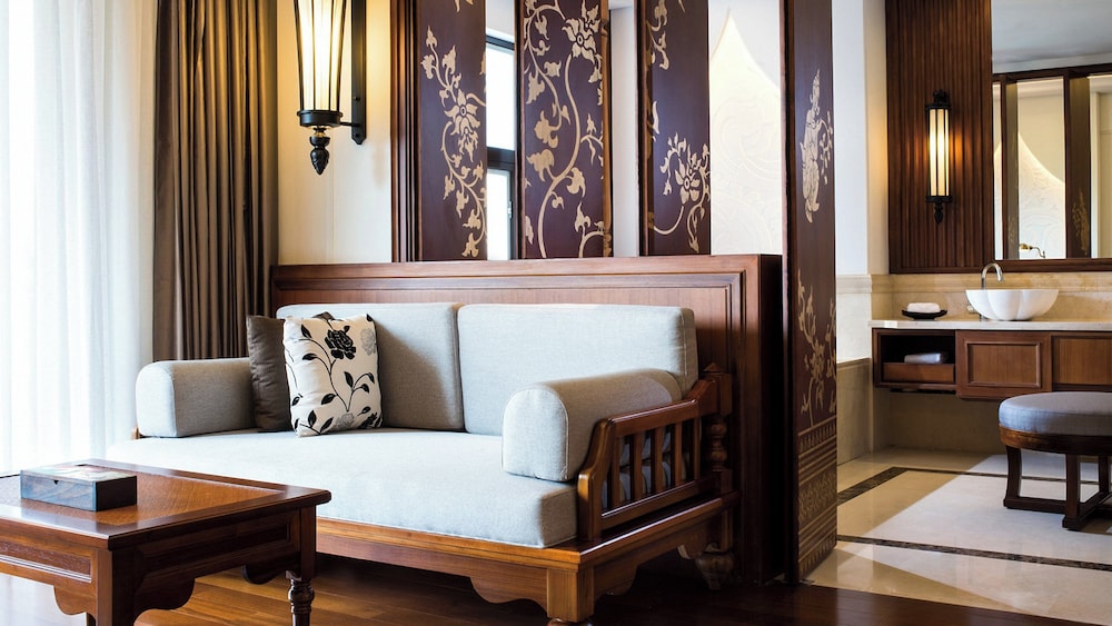 Premium Room, 1 King Bed, Club Lounge Access photo 1