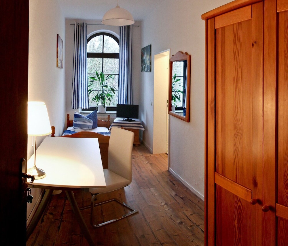 Single Room photo 2