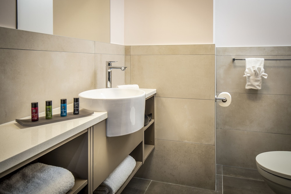 Two Bedroom Suite with Two Bathrooms - Photo 12