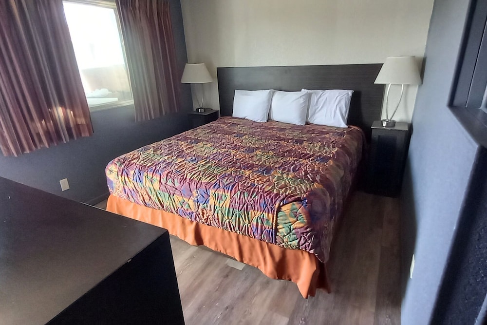 Deluxe Room, 1 Queen Bed, Non Smoking