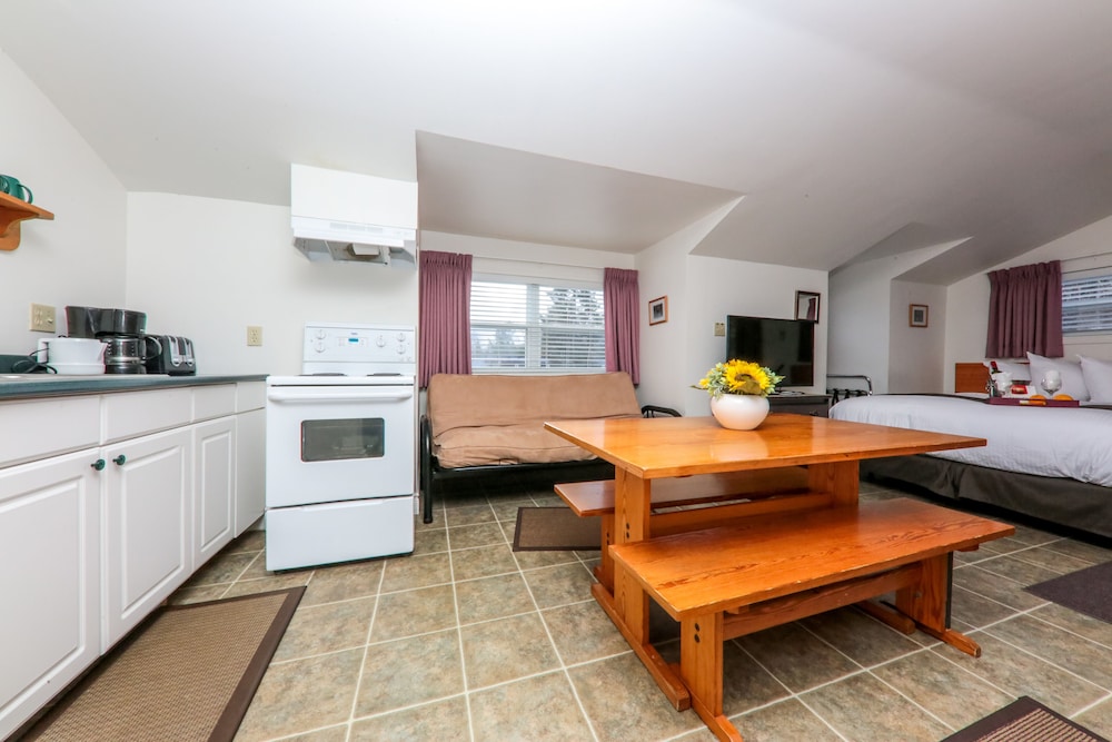 Deluxe Studio Suite photo 2