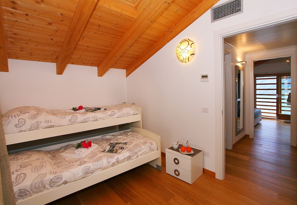 Family Apartment, Multiple Bedrooms, 2 Bathrooms, Mountainside (Riva Bellano Margherita 2)