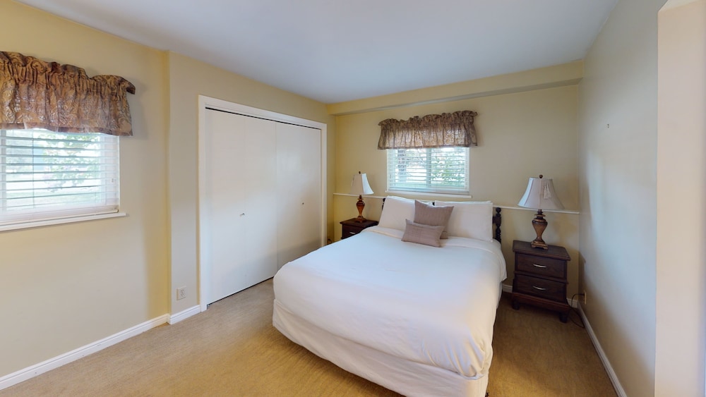 Condo, 2 Bedrooms