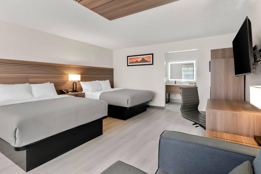 Standard Room, 2 Queen Beds, Non Smoking - Photo 1
