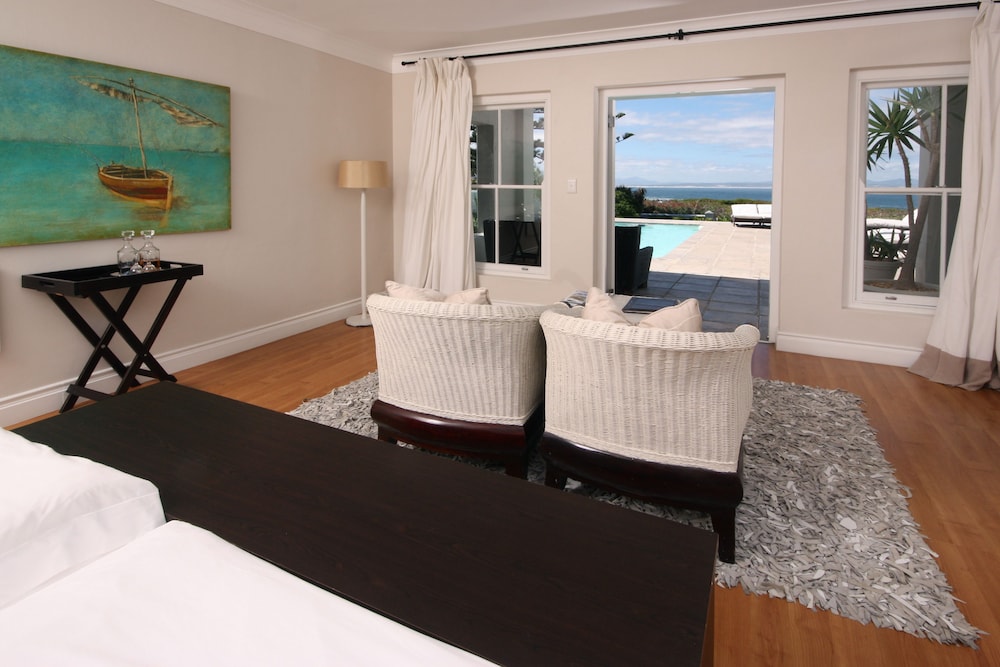 Deluxe Room (Pool) photo 2