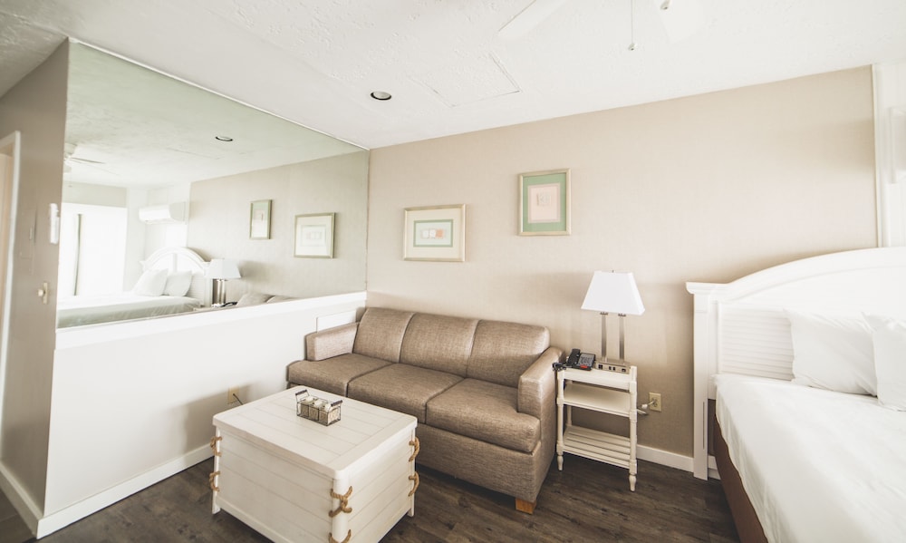 Large Ocean View Room, 1 King Bed with Sofa bed, Non Smoking photo 2