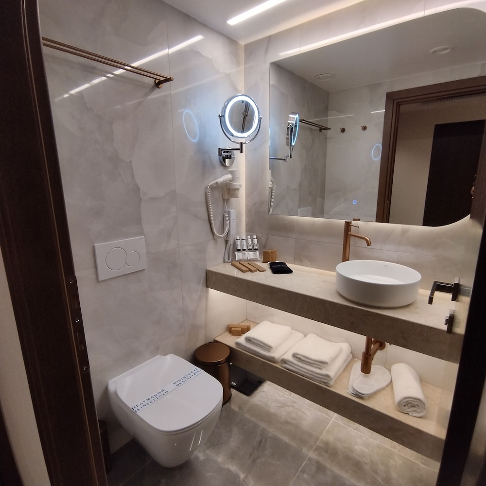 Economy Double or Twin Room photo 3