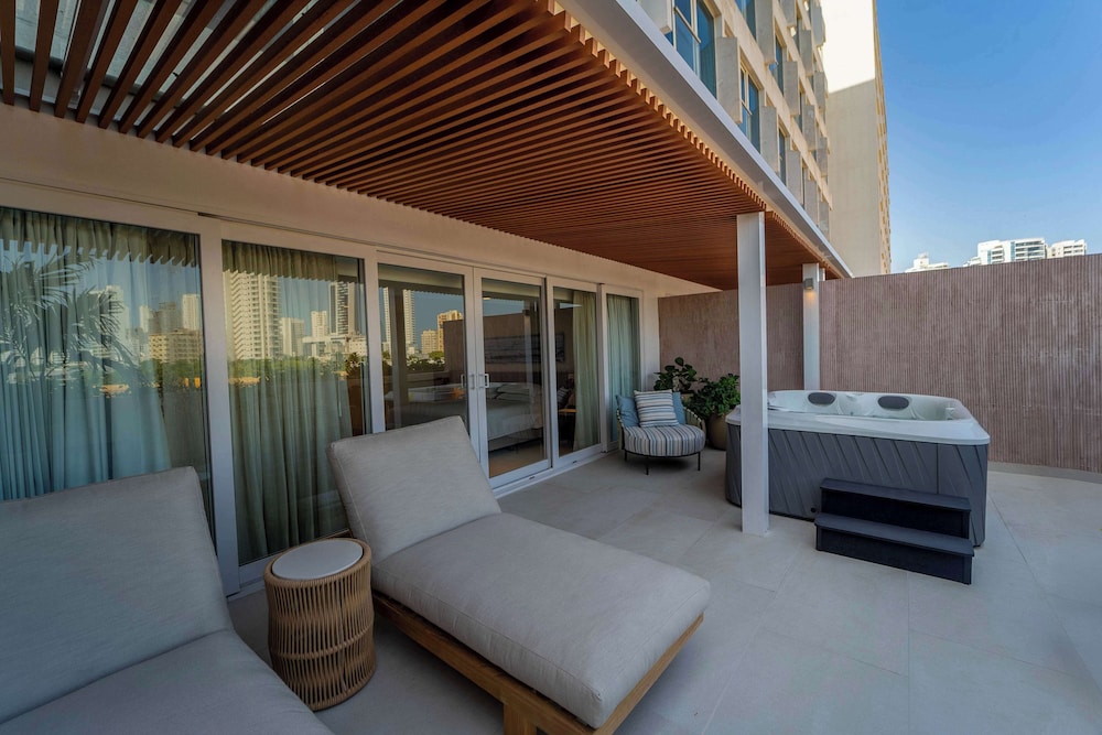 Premium Suite, 1 King Bed, Bay View photo 1