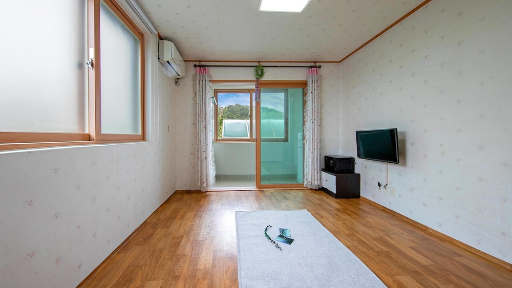 Basic Room, 1 Bedroom (102) photo 3