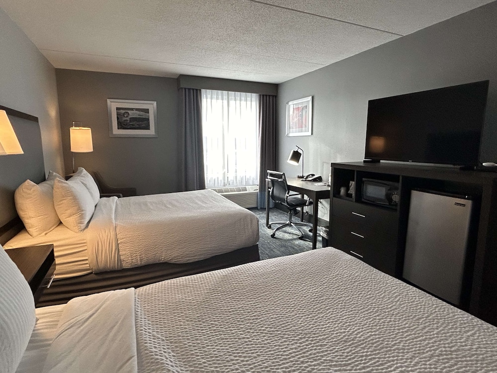 Executive Room, 2 Queen Beds, Non Smoking, Refrigerator & Microwave (Shower Only) - Photo 4
