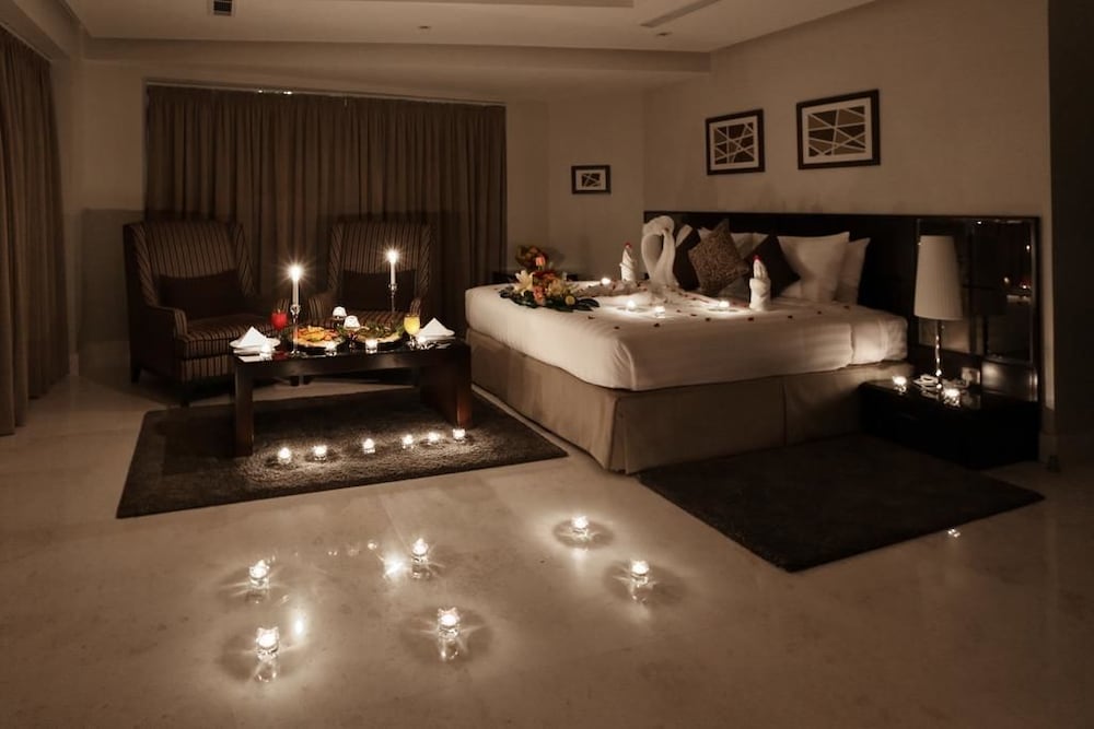 Honeymoon Suite photo 2