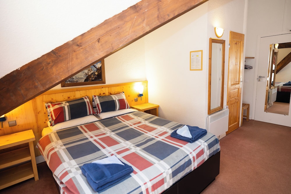 Triple Room (with Double bed and Single Bed ) photo 3