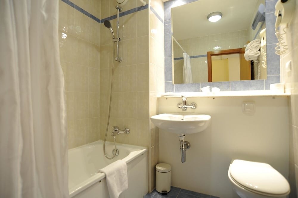 Triple Room - Photo 8