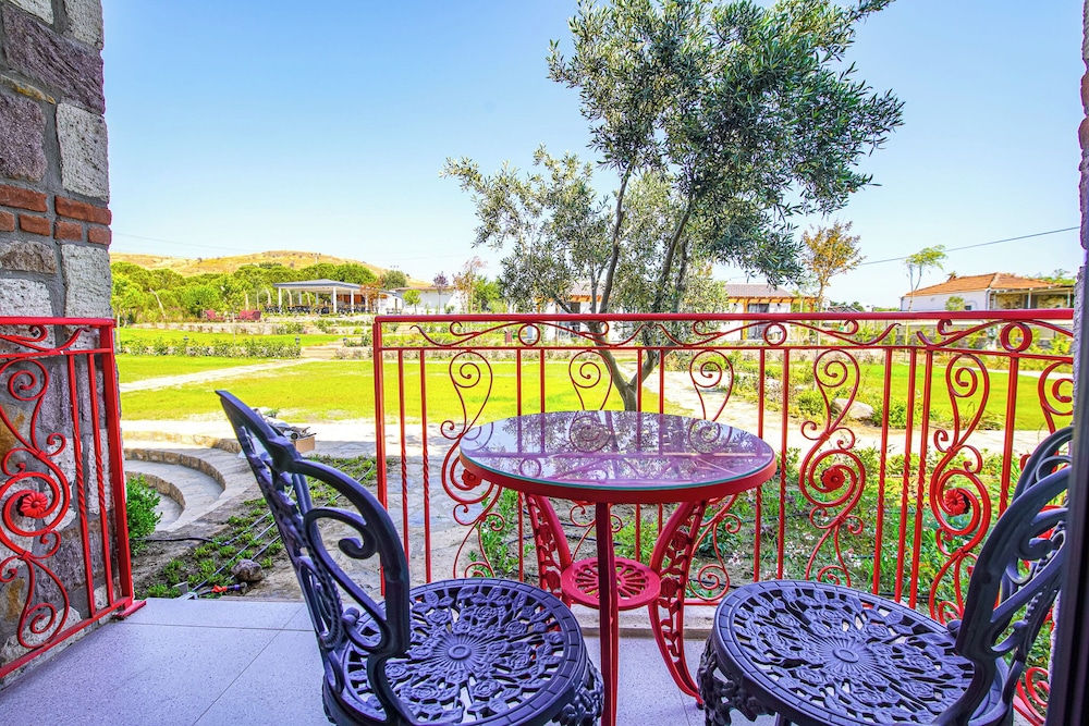 Deluxe Suite, Multiple Bedrooms, Balcony photo 3