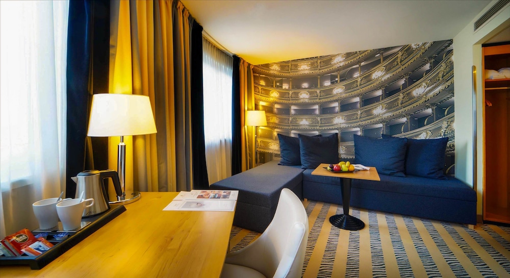 Junior Suite, Club Lounge Access - Photo 1