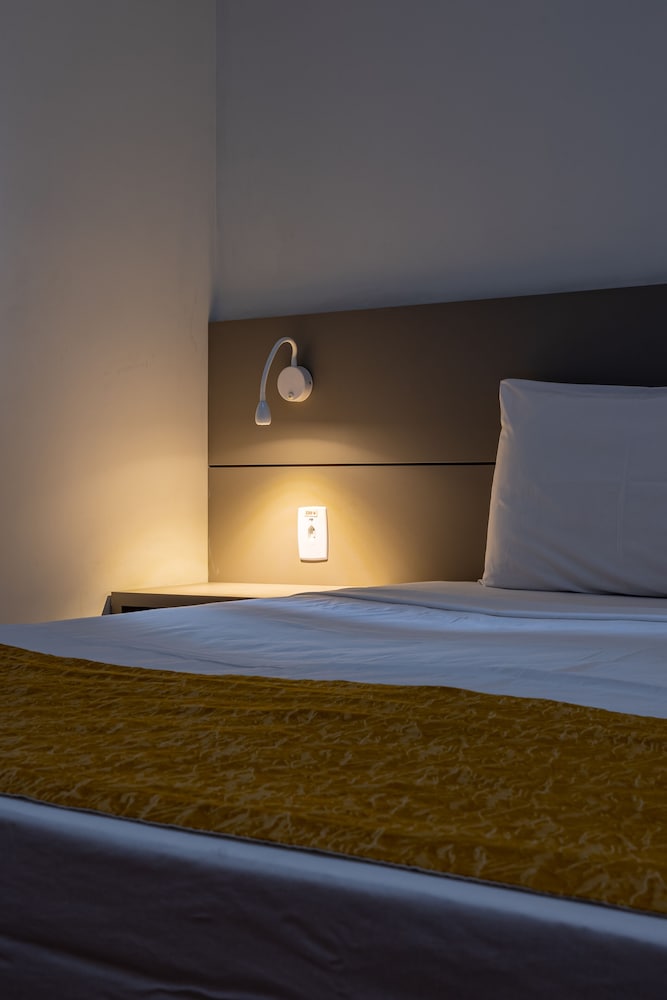 Deluxe Double Room, 1 Queen Bed, Non Smoking - Photo 4