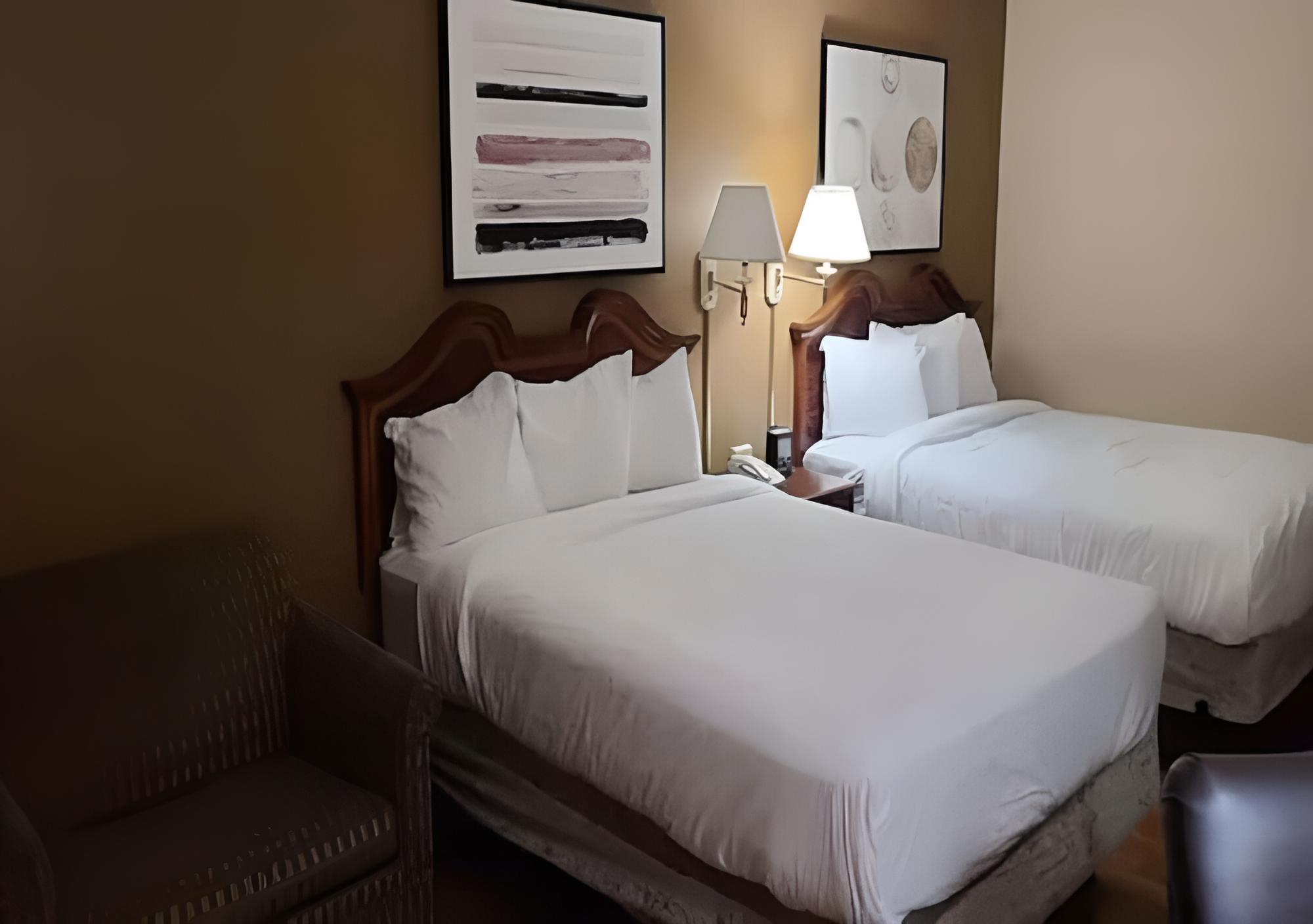 Standard Room, 2 Queen Beds, Non Smoking (Interior) photo 3
